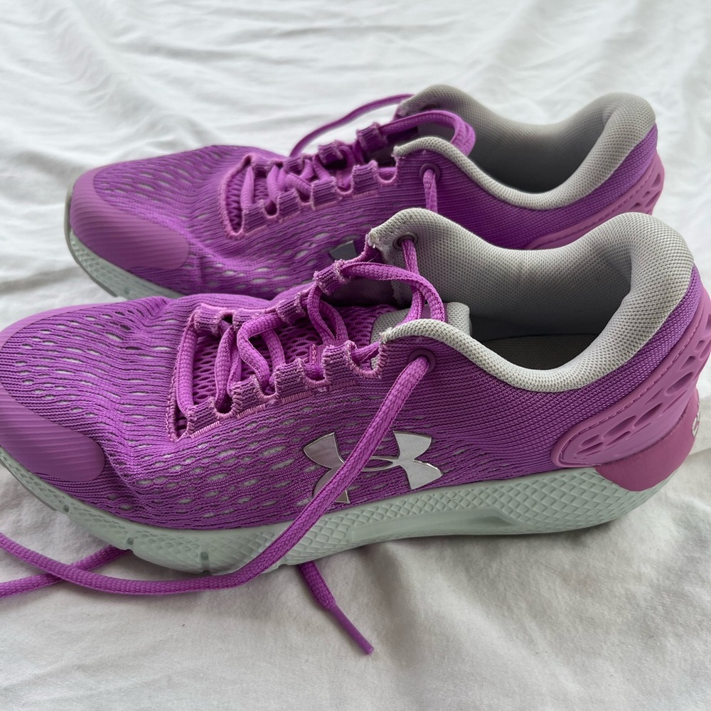 PURPLE UNDER ARMOR WOMENS TENNIS SHOES SIZE 6
